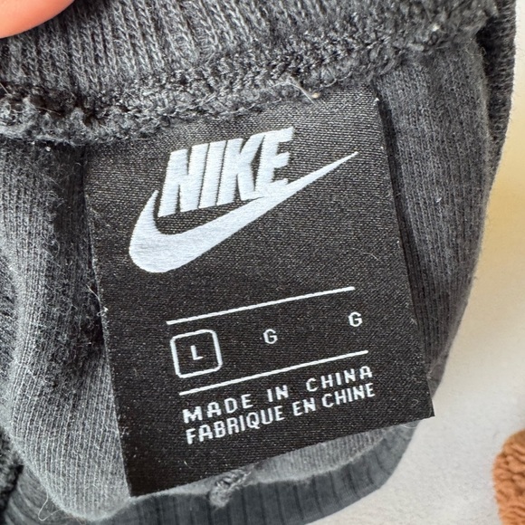 Nike Ribbed Knit Black Shorts size L retails $80 - Picture 6 of 8